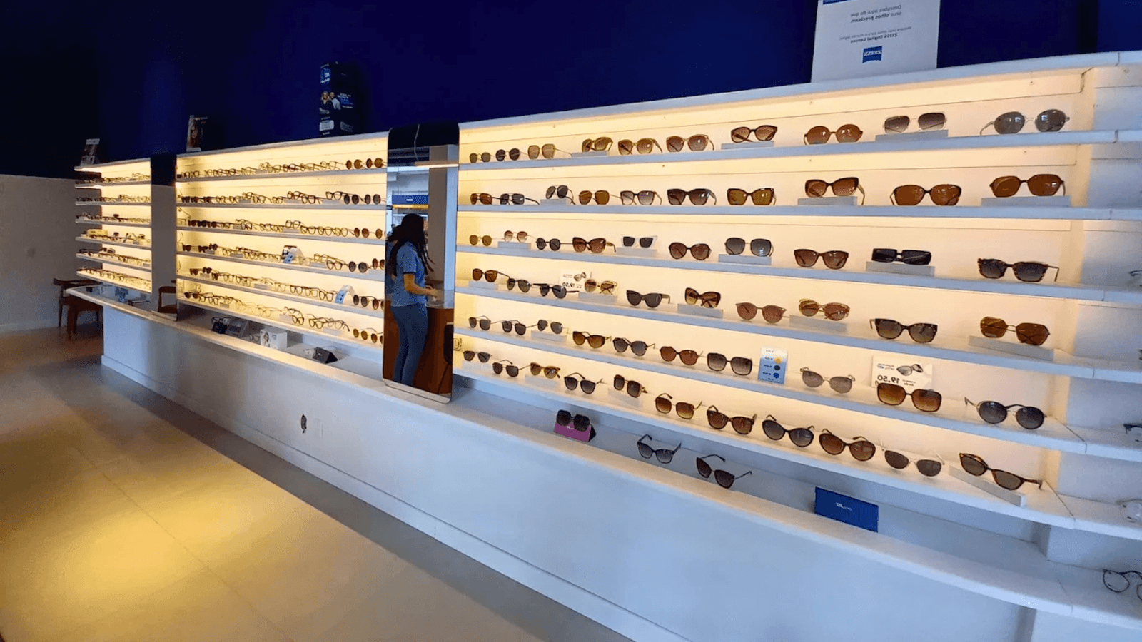 Óculos de sol da Coleção OART em exposição